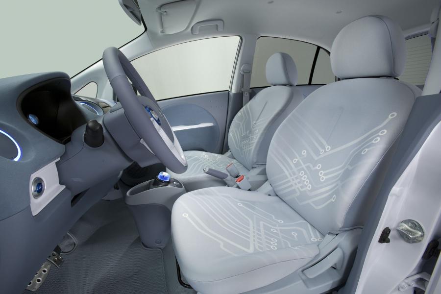  Mitsubishi i-MiEV 2010 года  (фото 2 из 12)